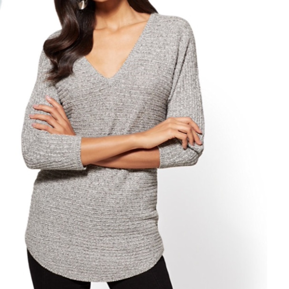 💢 LAST ONE 💢 New lilac v neck sweater - Picture 2 of 3